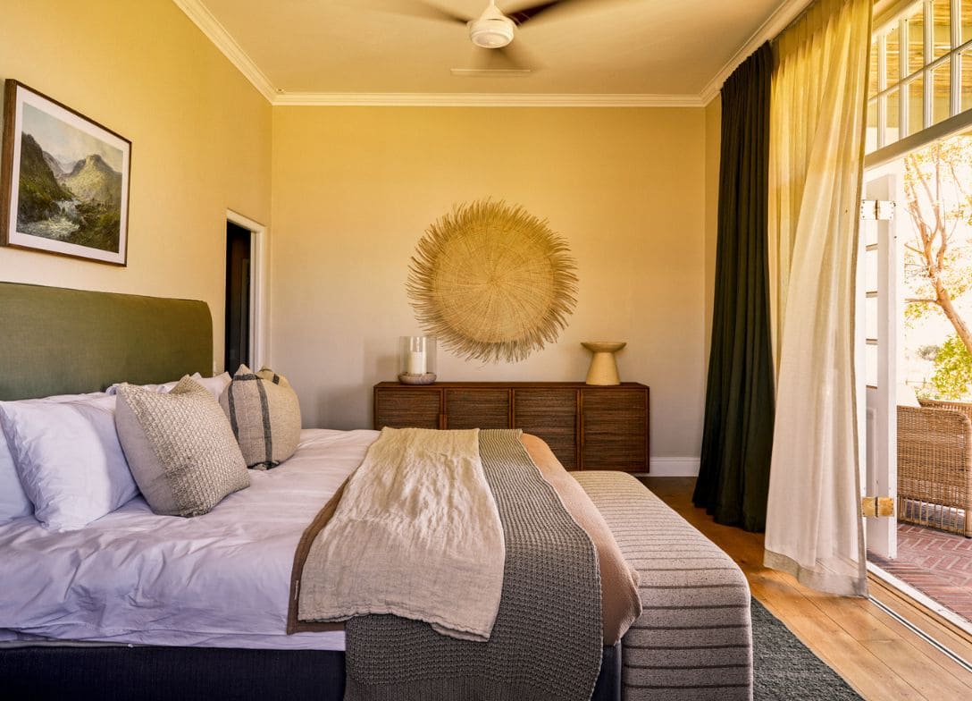 Vineyard Farmhouse Slider 4